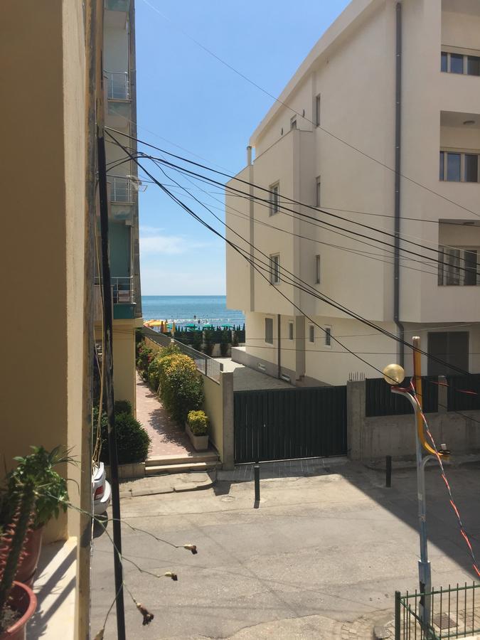 Seaside Apartments Durrës 外观 照片